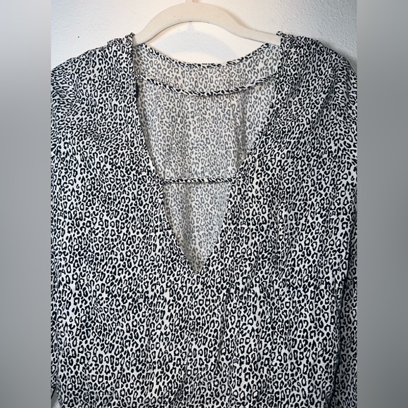 & Other Stories White and Black Cheetah Long Sleeve Open Back Blouse Size 4 - Picture 7 of 9